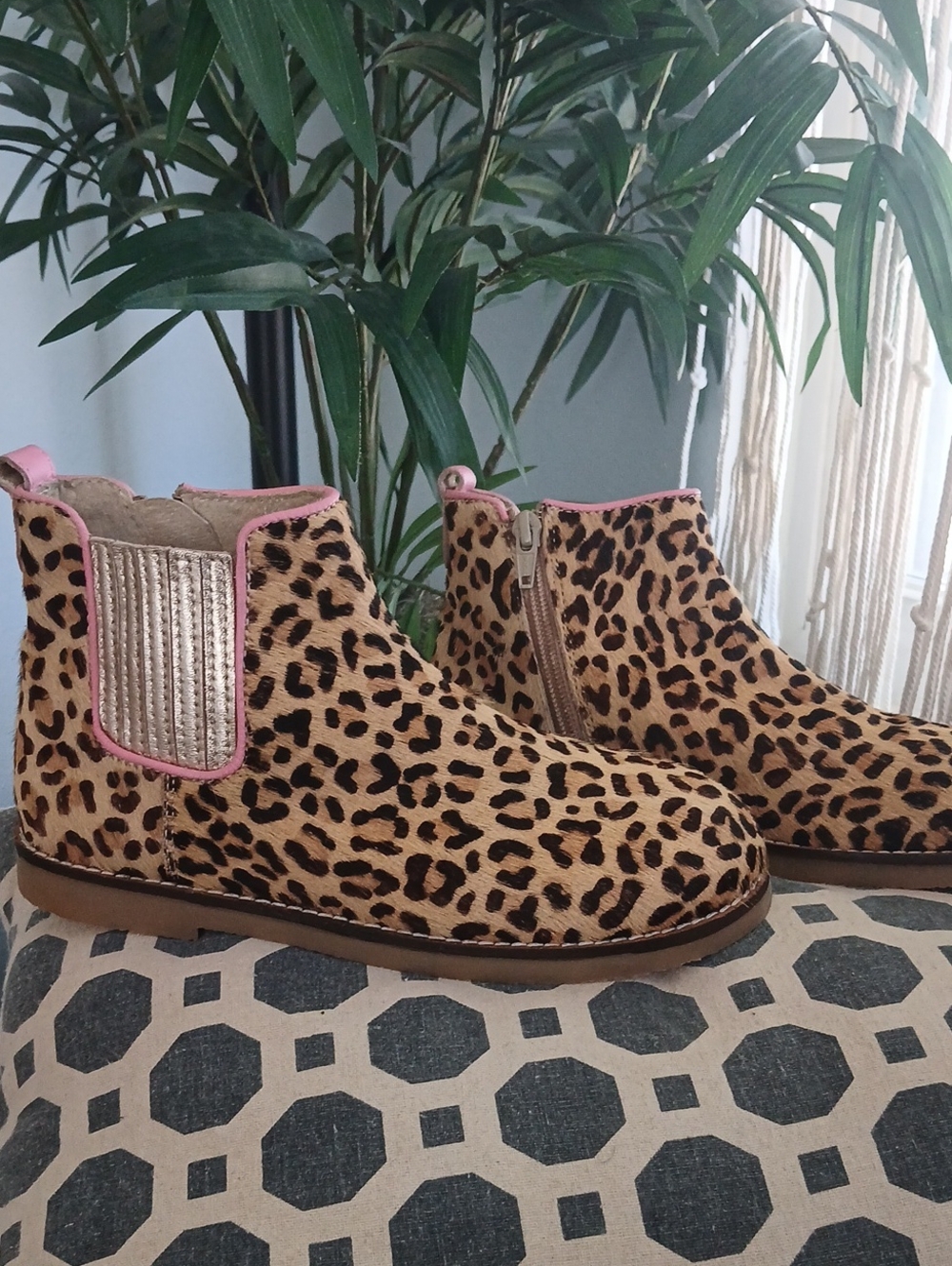 New Mini  Boden Sz 34 Leopard Print Ankle Boots with Pink Trim